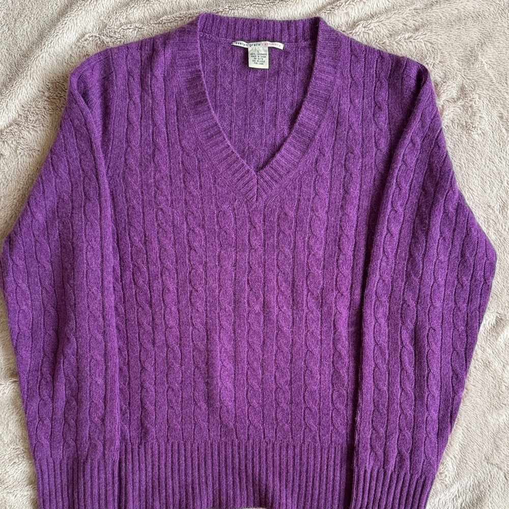 Gorgeous Purple 100% Cashmere Cable Knit V-Neck Sweater